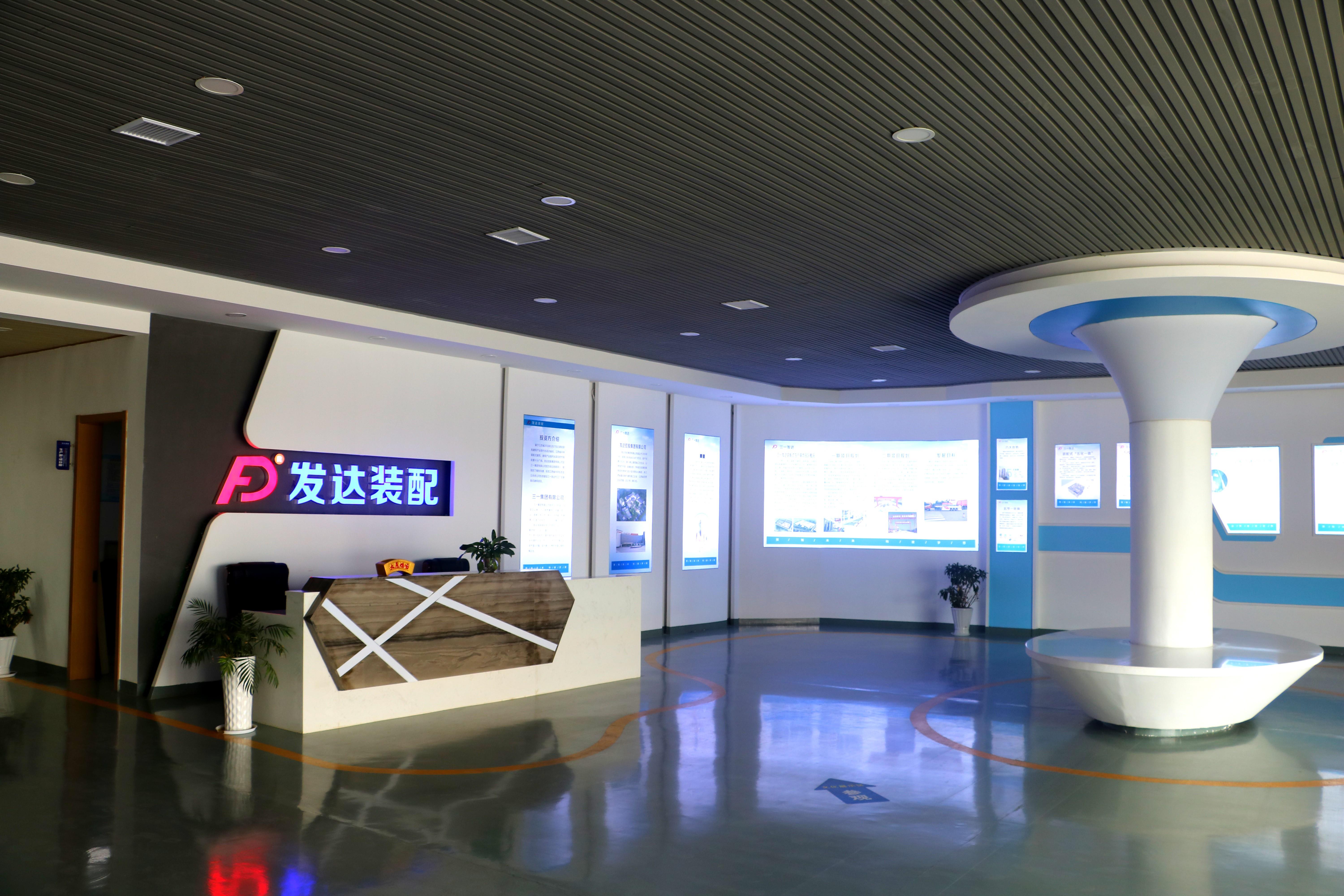 發(fā)達(dá)裝配室內(nèi).jpg 發(fā)達(dá)裝配室內(nèi).jpg