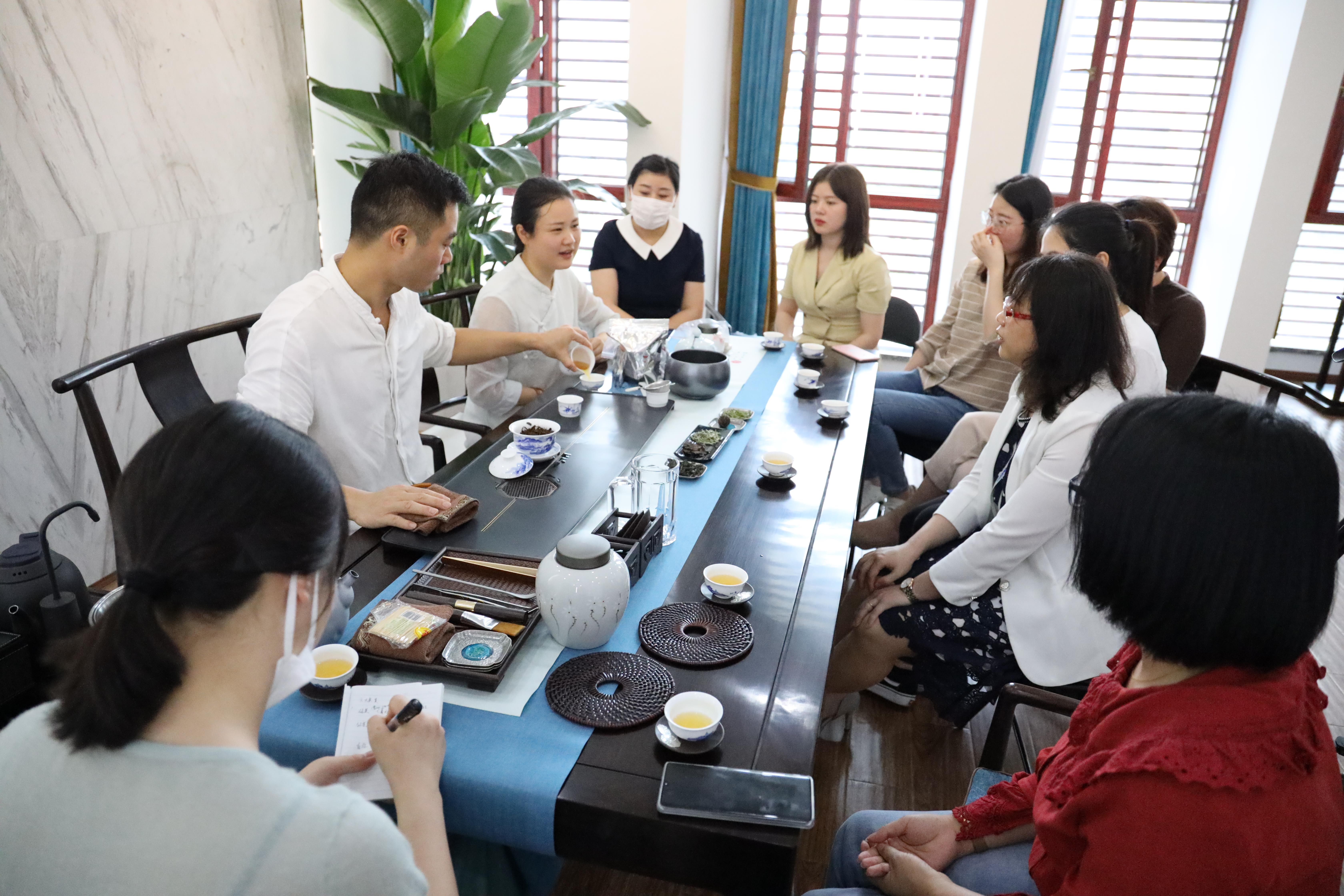 “習(xí)茶有禮，為人有度”——發(fā)達(dá)集團(tuán)商務(wù)茶藝培訓(xùn)