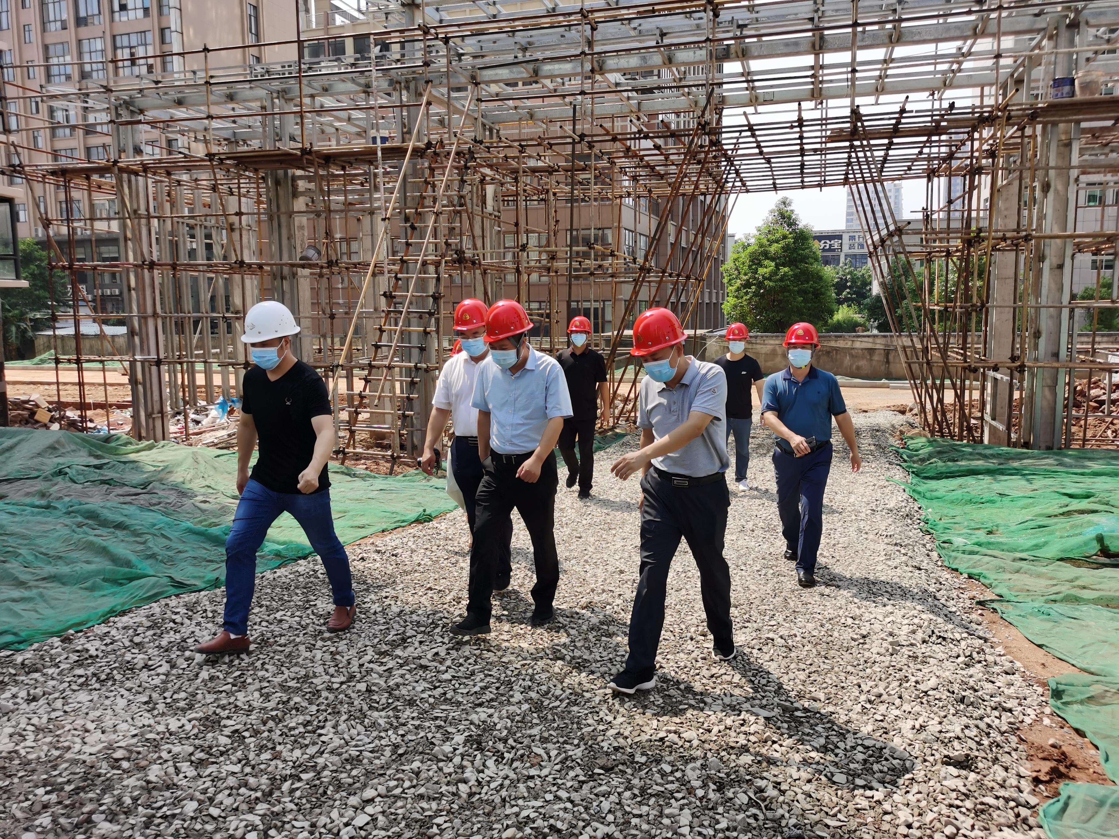 贛縣區(qū)委書記廖永平一行蒞臨我司人才公寓項(xiàng)目調(diào)研指導(dǎo)工作
